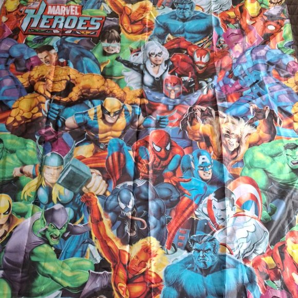 Marvel Heroes Tapestry - Picture 1 of 6